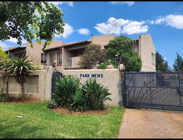 2 BEDROOM TOWNHOUSE FOR SALE IN FLORENTIA